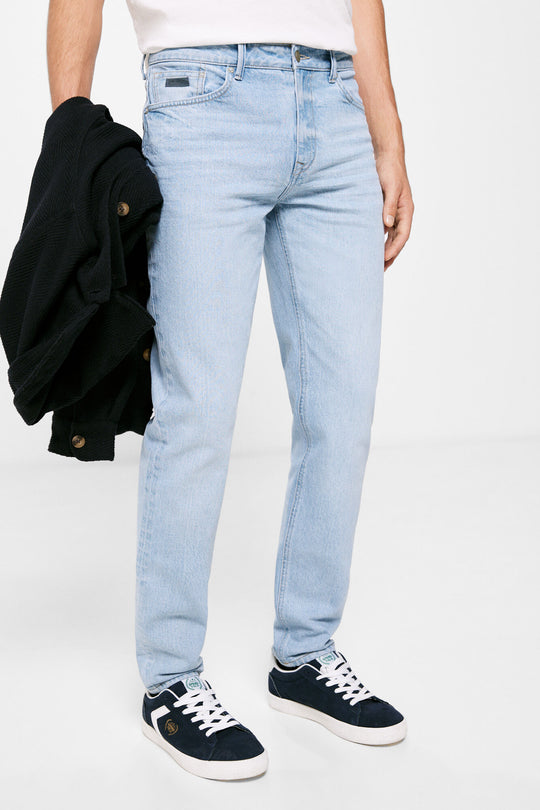 Light wash slim jeans