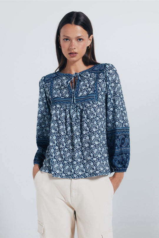 Boho blouse with borders