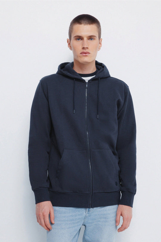 Sweatshirt hood with zip fastening