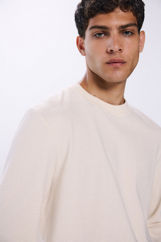 تيشيرت طويل الأكمام مع أساور