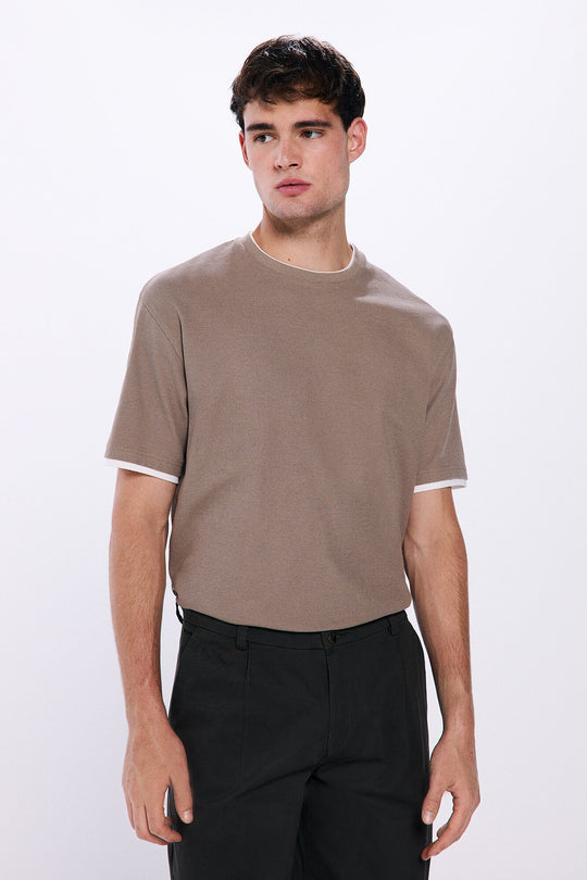 تيشيرت مزدوج الرقبة