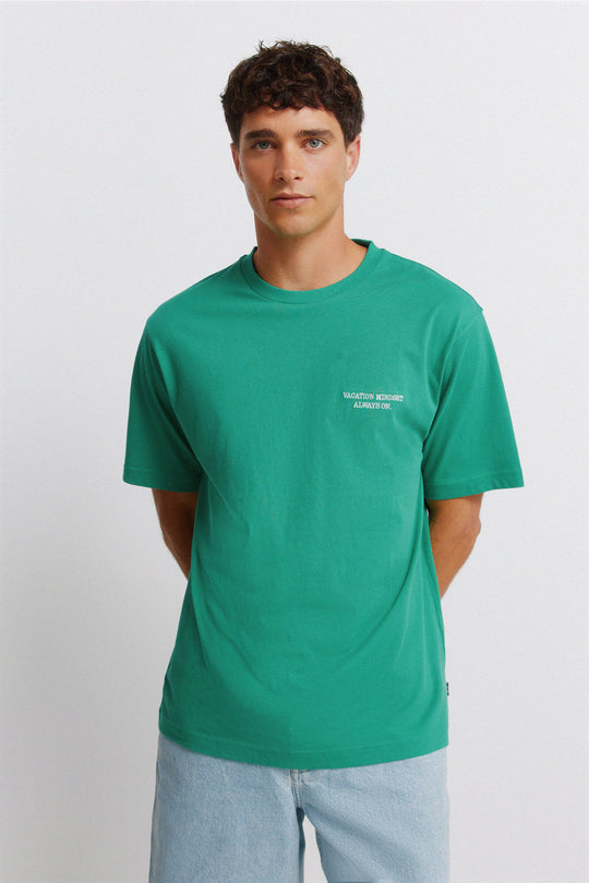 Cotton short sleeve T-shirt. Round neck. Front and back print. Straight cut.