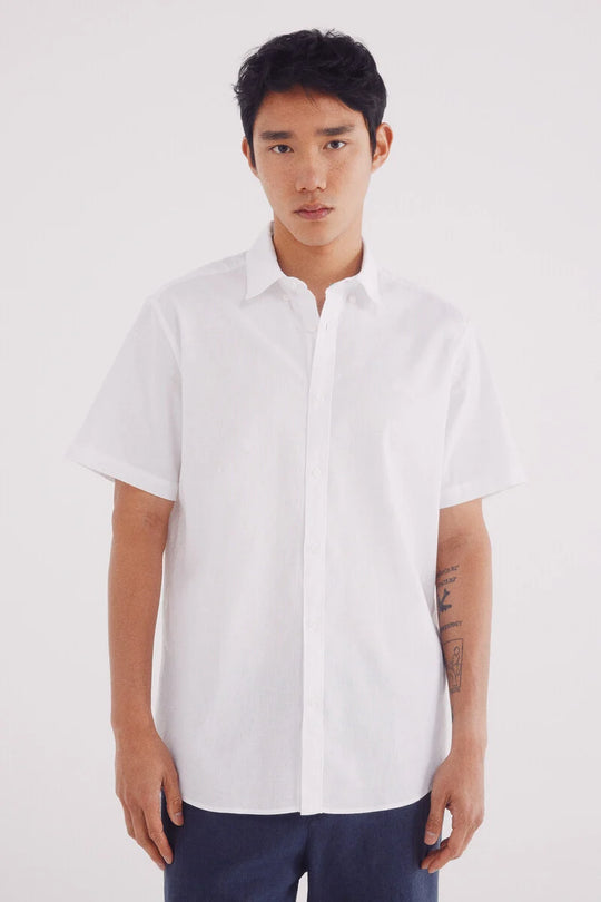 Linen shirt with short sleeves