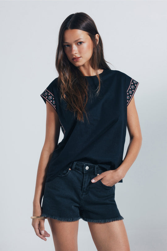 Positioned ethnic graphic t-shirt