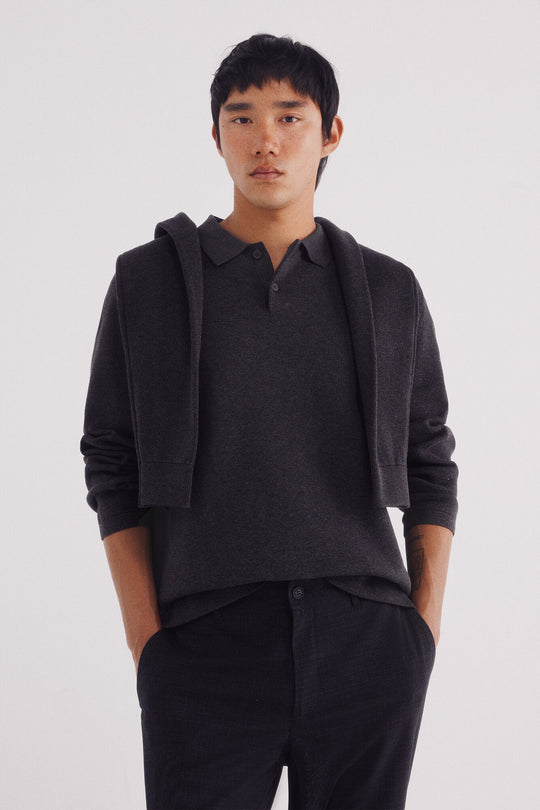 كنزة بياقة بولو مزودة بأزرار