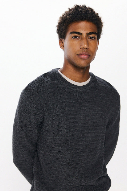 كنزة أنيقة بهيكل مميز