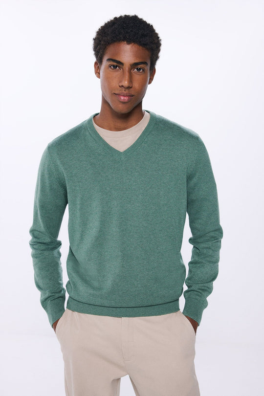 Essential V-neck jumper