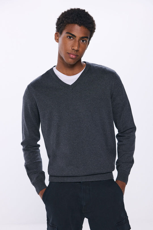 Essential V-neck jumper