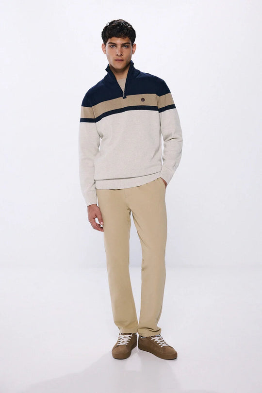 سترة بولو مبطنة بألوان متباينة مع سحاب