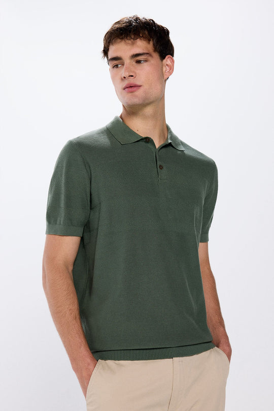 buttons polo shirt neck