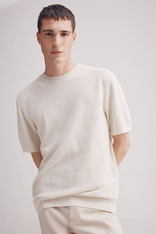 سويتر قصير الأكمام بقماش مُحاك