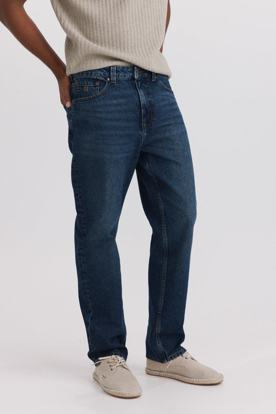 Overtinted wash straight fit jeans
