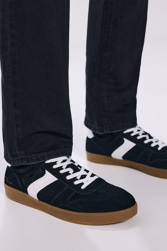 Retro leather sneaker