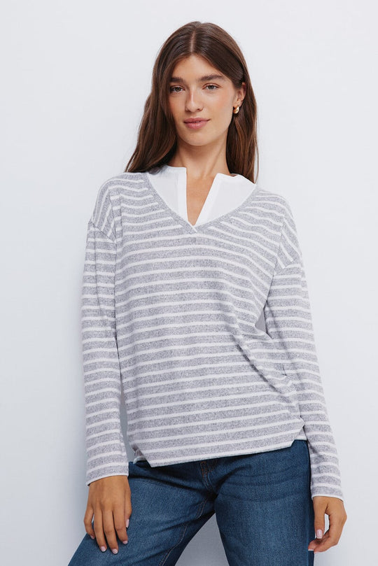 تيشيرت برقبة مدمجة