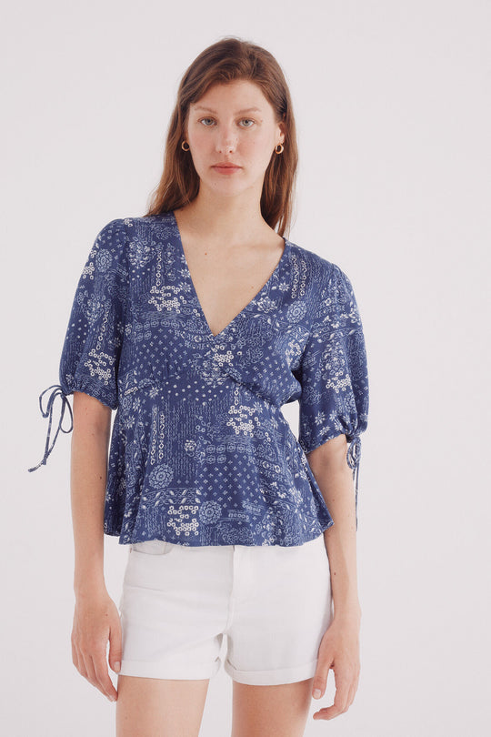 Printed blouse with bows and sleeves