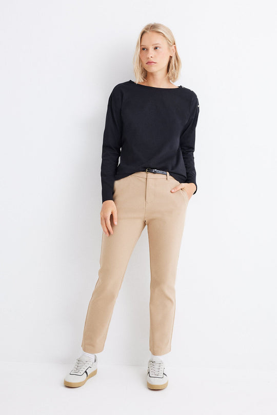 بنطلون تشينو بحزام