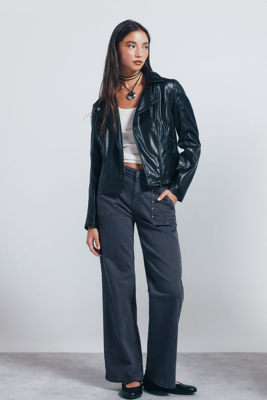 جاكيت بايكر جلد أنيق