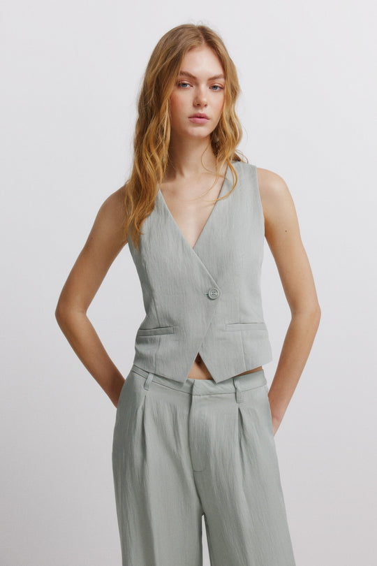 Asymmetric gilet
