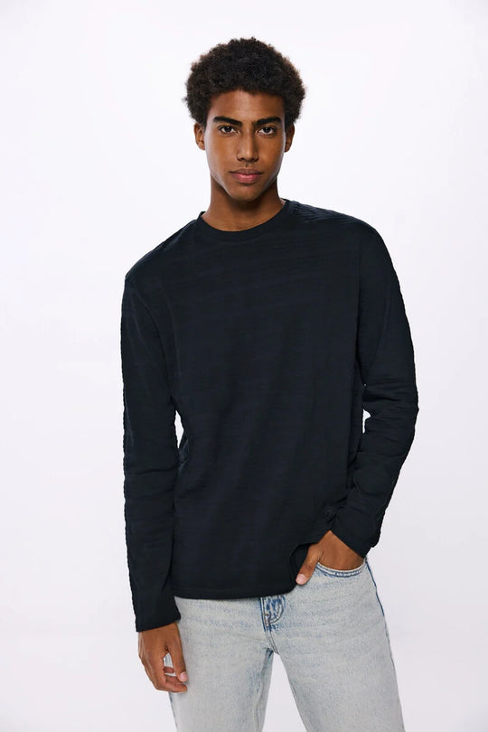 تي شيرت بولو مزخرف بأكمام طويلة مخطط