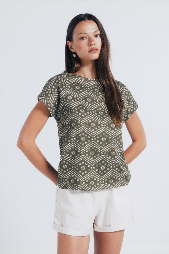 Printed buttons up shoulder t-shirt