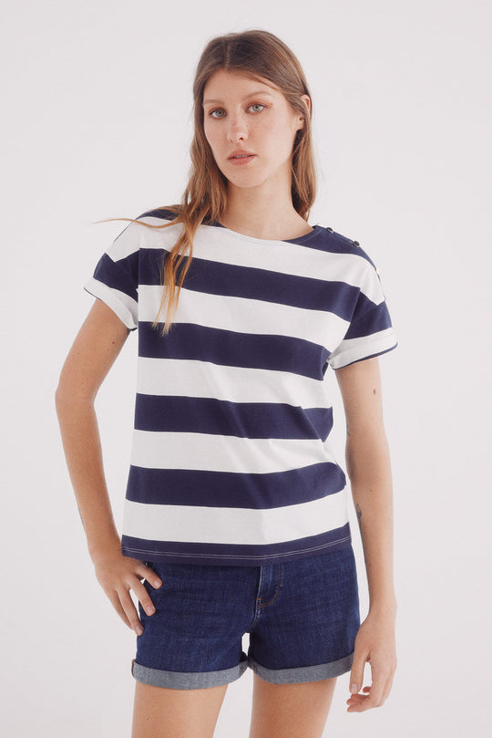 sleeve t-shirt with shoulder buttons