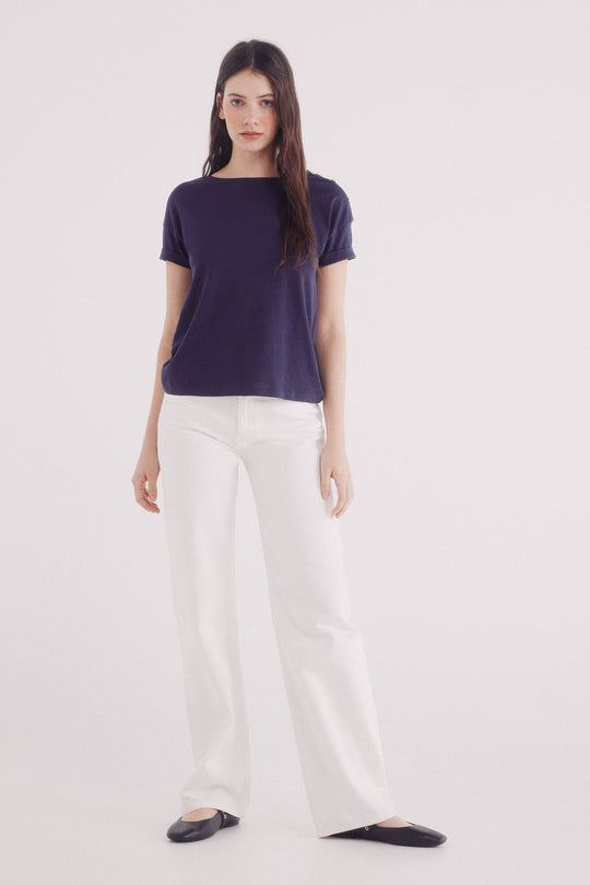 Plain t-shirt with sleeve up sleeves and buttons on the shoulder