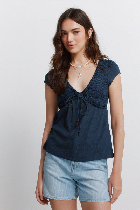 Short sleeve T-shirt with bow