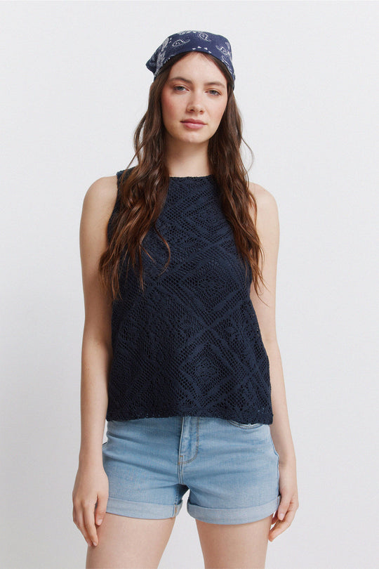 Crochet sleeveless T-shirt