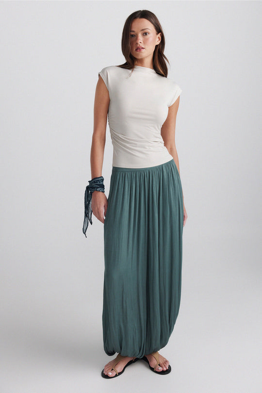 Sleeveless T-shirt