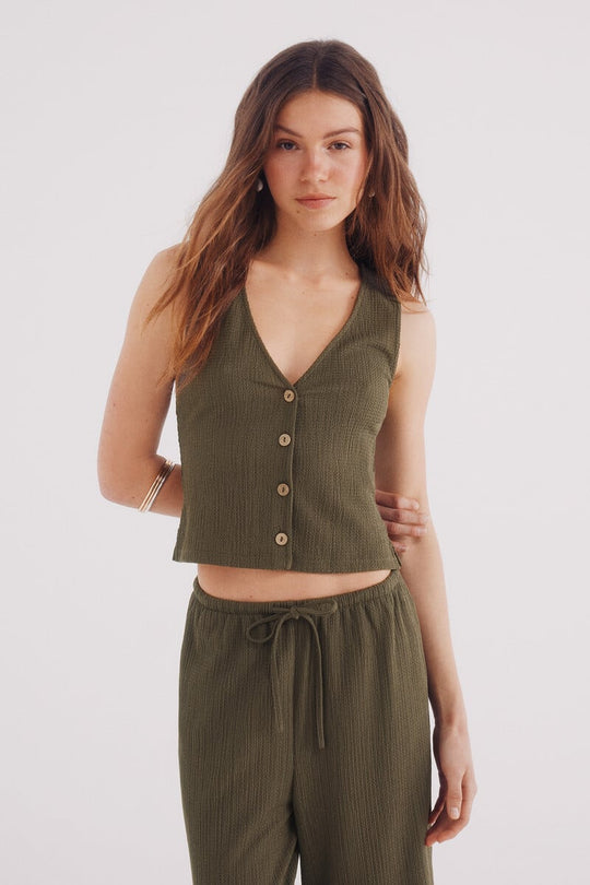 توب بأزرار وهيكل مميز