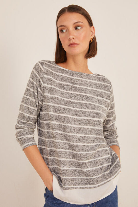 Two-material T-shirt with buttons on the shoulders