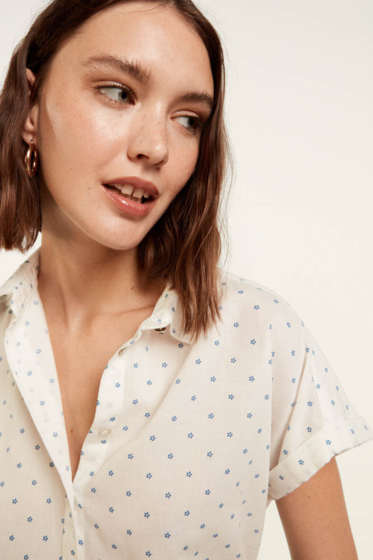 Relaxed lightweight blouse