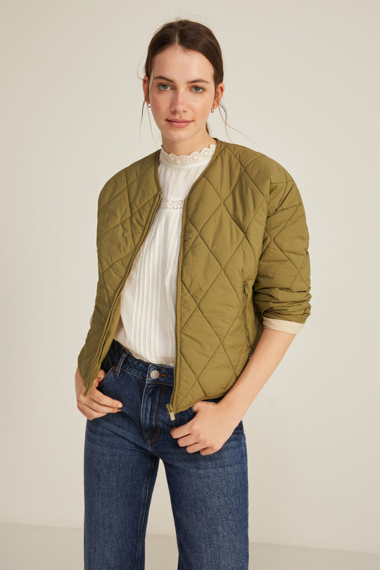 Water-repellent short padded jacket