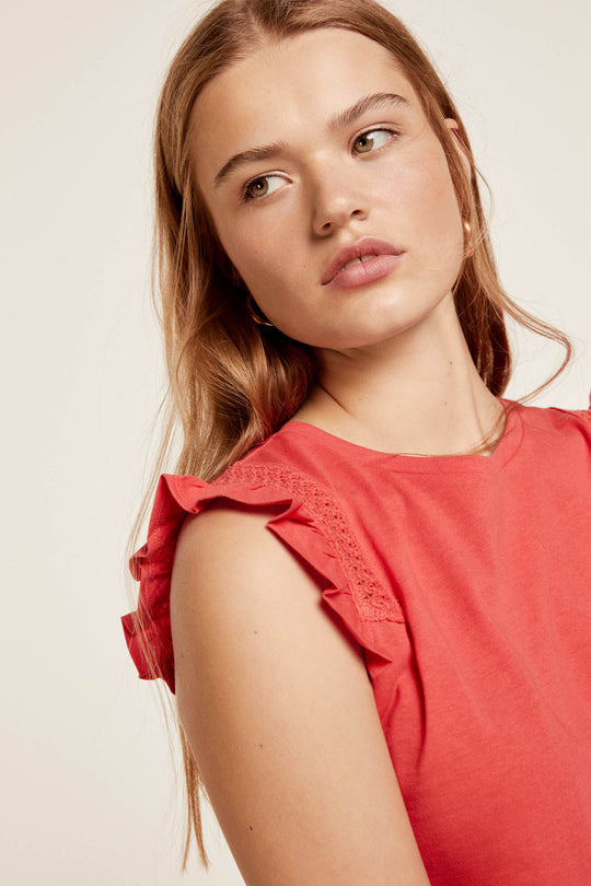 Flounced crochet sleeve T-shirt